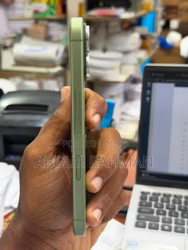 Apple iPhone 17 (Used)