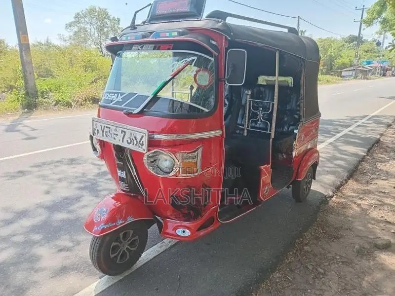 Bajaj RE 2011