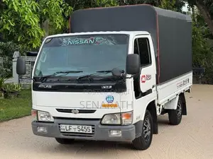 Nissan Atlas Custom 10.5 2002