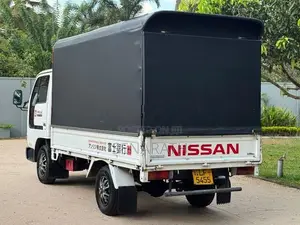 Nissan Atlas Custom 10.5 2002