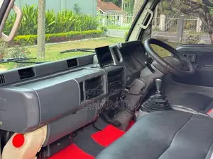 Nissan Atlas Custom 10.5 2002