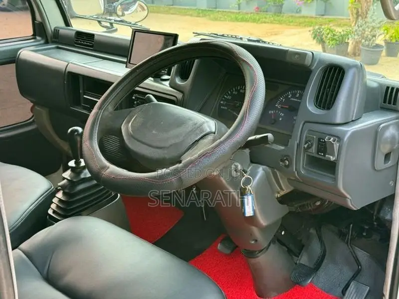 Nissan Atlas Custom 10.5 2002