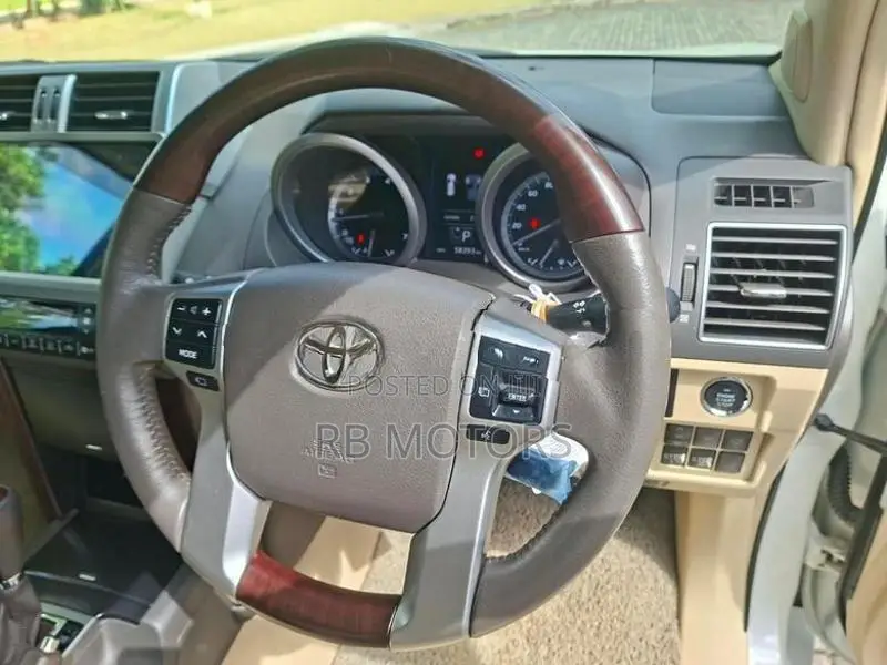 Toyota Land Cruiser Prado TX 150 6 fwd 2015