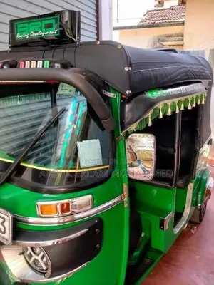 Bajaj RE 2018
