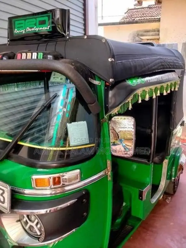 Bajaj RE 2018