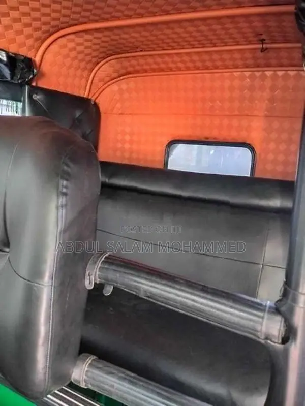 Bajaj RE 2018