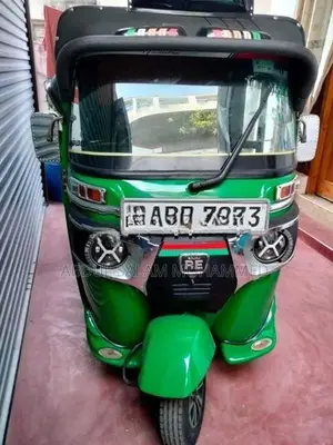 Bajaj RE 2018