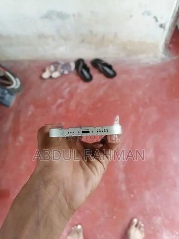 Apple iPhone 12 (Used)
