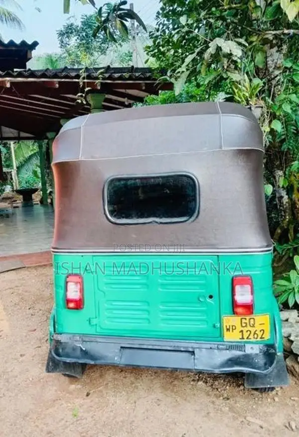 Bajaj RE 2 Stroke 2011