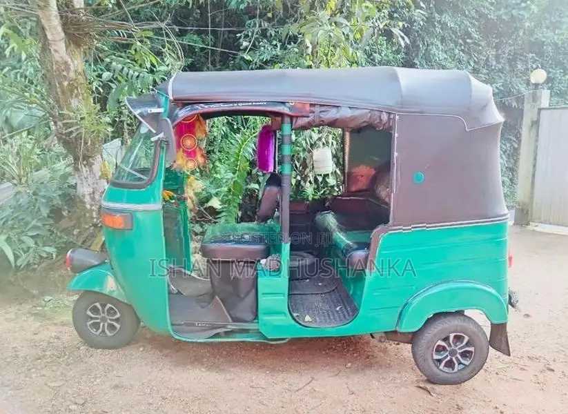 Bajaj RE 2 Stroke 2011