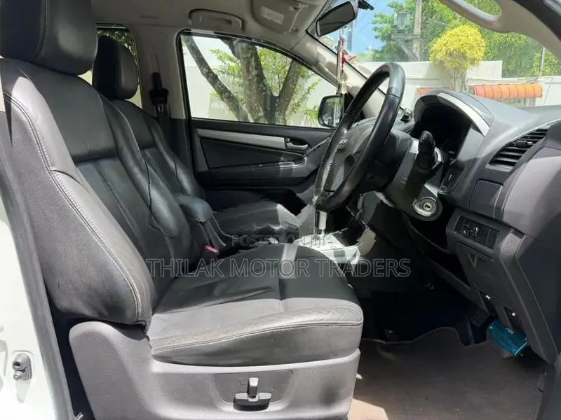 Isuzu MU-X 2015