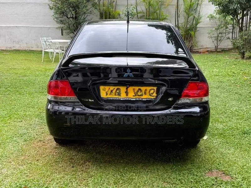 Mitsubishi Lancer GLX 2011