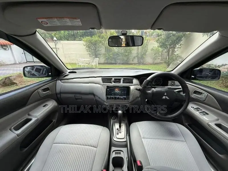 Mitsubishi Lancer GLX 2011