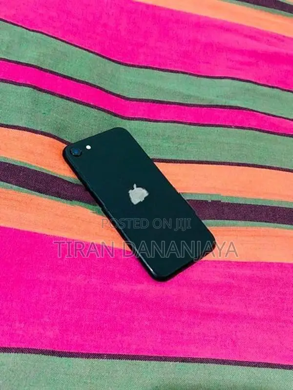 Apple iPhone SE 2 (Used)