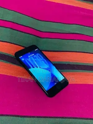 Apple iPhone SE 2 (Used)