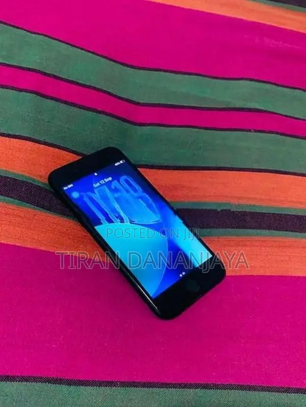 Apple iPhone SE 2 (Used)
