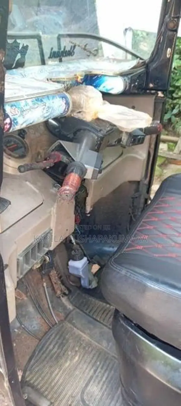 Bajaj RE 2015