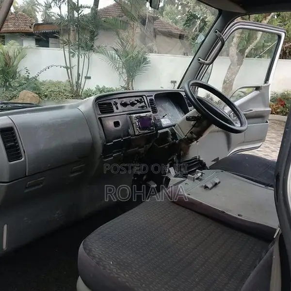 Mitsubishi Canter 10.5 Full Body 2003