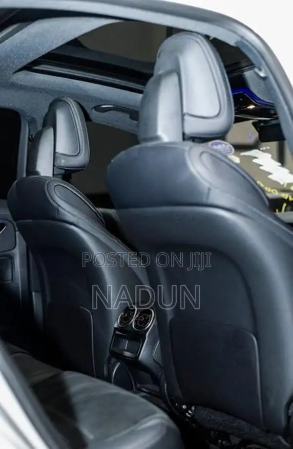 Mercedes Benz C200 AMG Premium Plus 2024