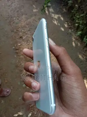 Apple iPhone SE 2 (Used)