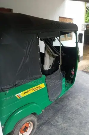Bajaj RE 2015