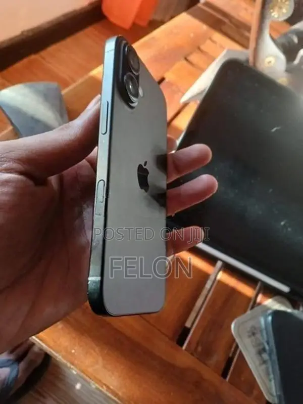 Apple iPhone 16 (Used)