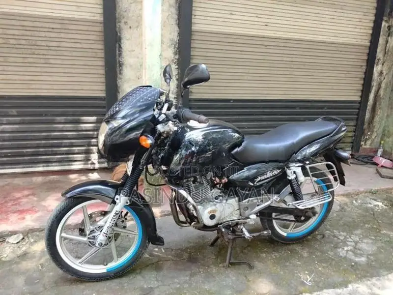 Bajaj Pulsar 150 2005