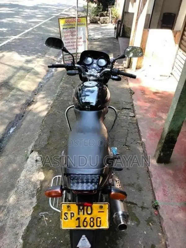 Bajaj Pulsar 150 2005