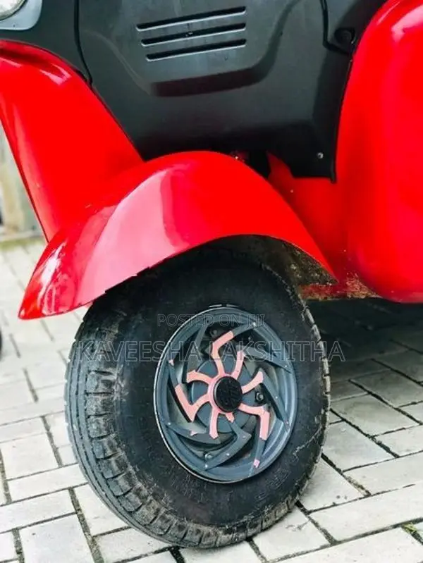 Bajaj RE 2015