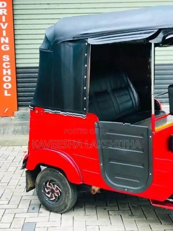 Bajaj RE 2015