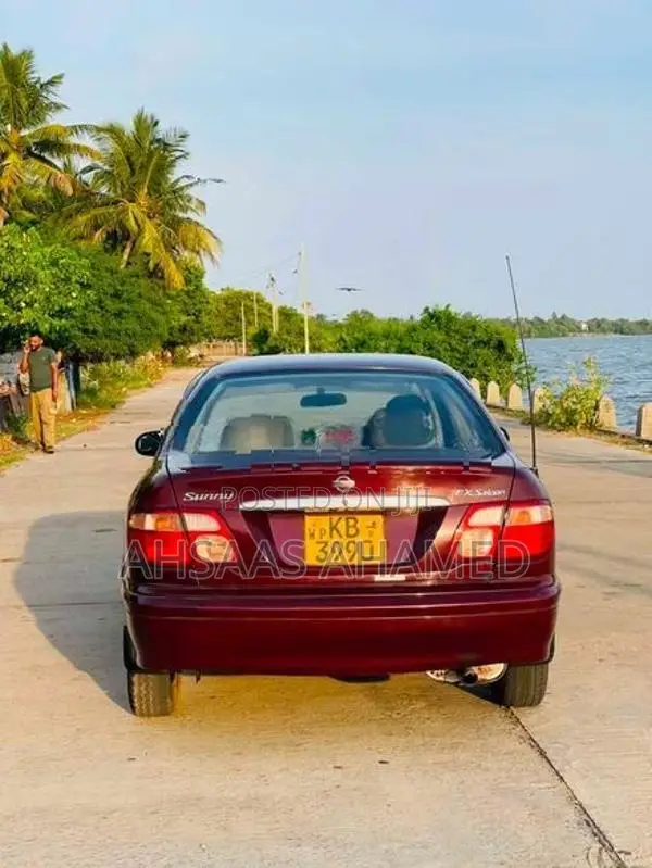 Nissan Sunny 2002