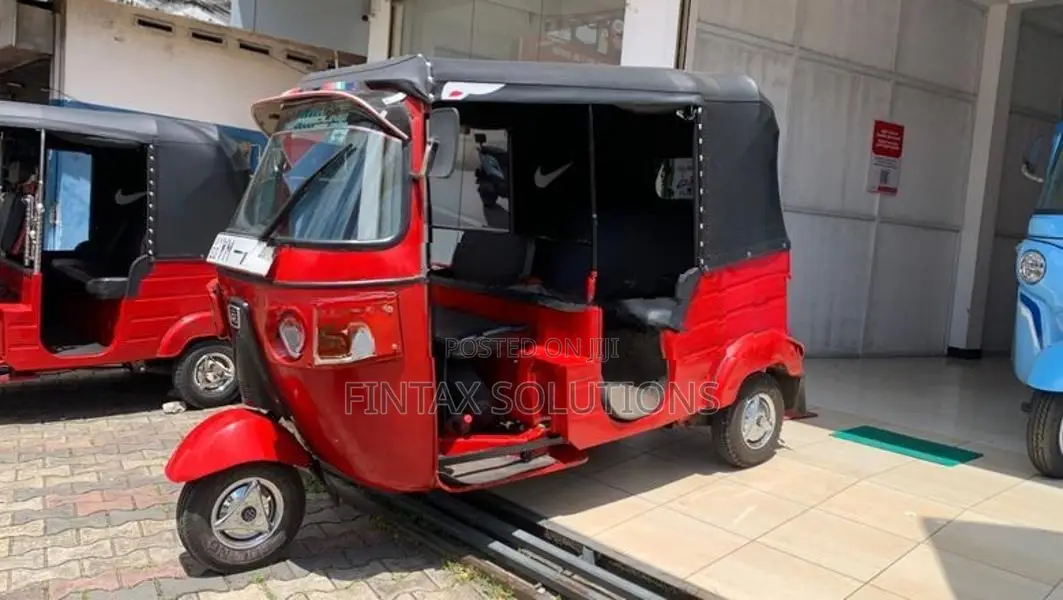 Bajaj RE 2011