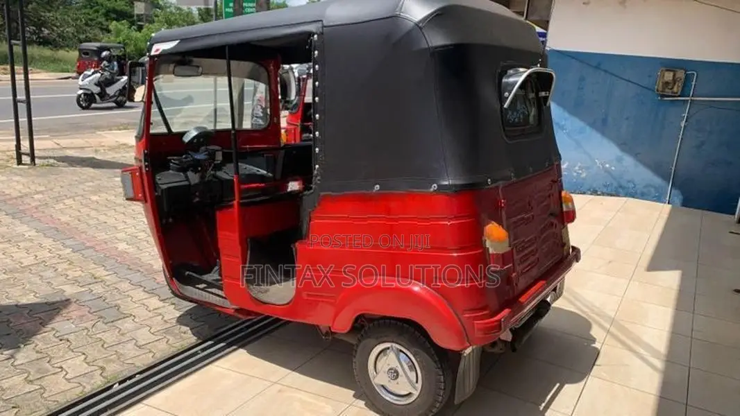 Bajaj RE 2011