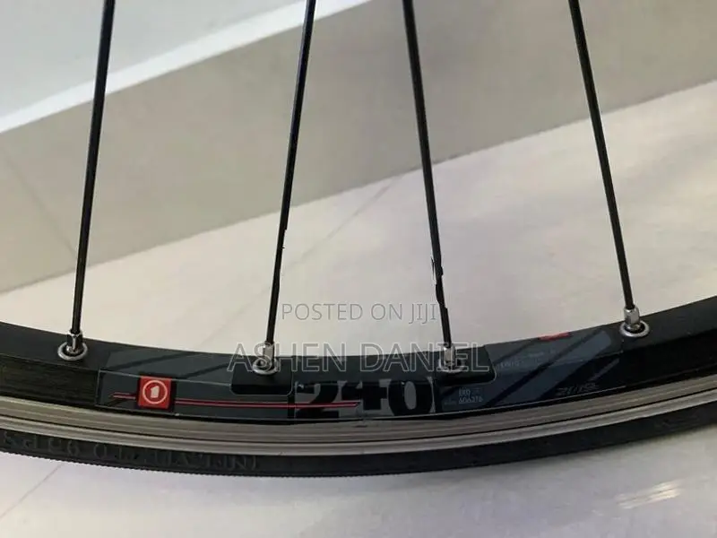 Giant SCR 3.0 Road Bike — Shimano Sora