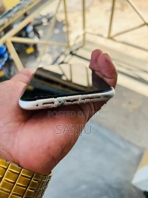 Apple iPhone 11 (Used)