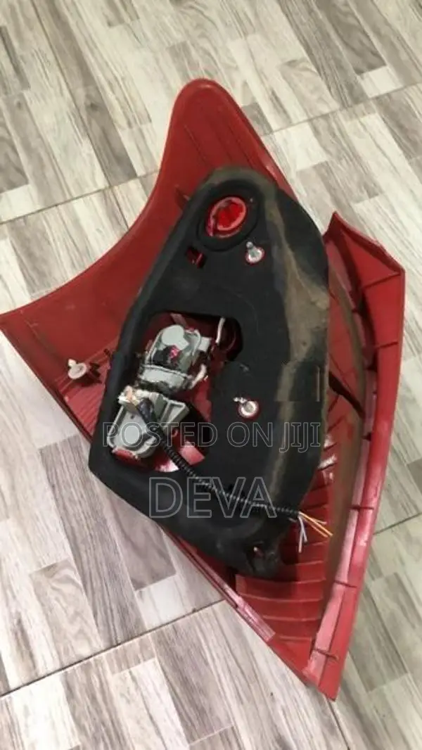 Vitz KSP90 Tail Light For Dual Airbag Model