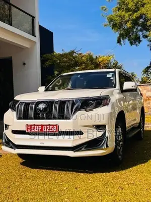 Toyota Land Cruiser Prado TX 2023