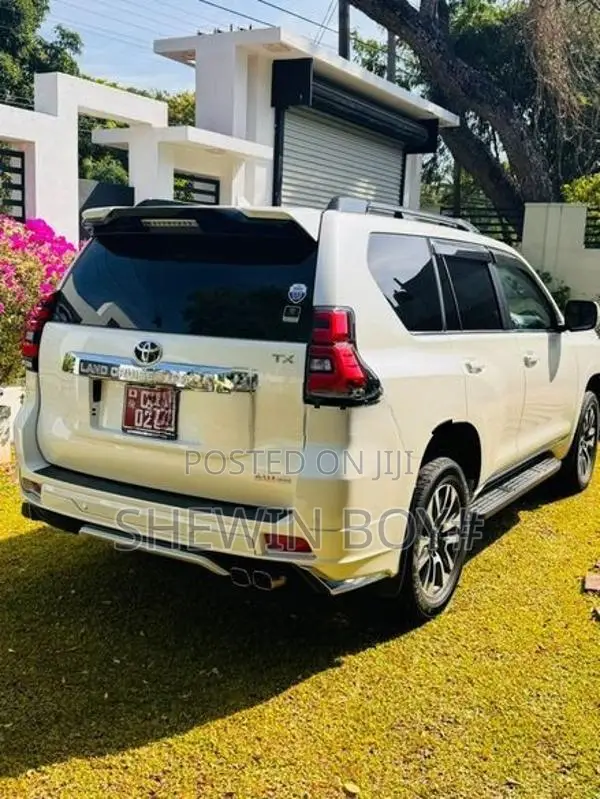 Toyota Land Cruiser Prado TX 2023