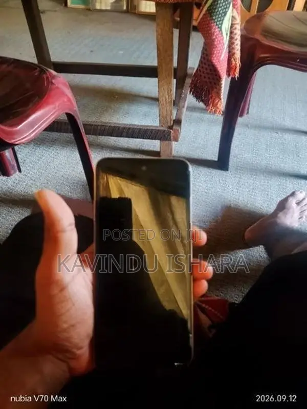 ZTE nubia V70 Design (Used)