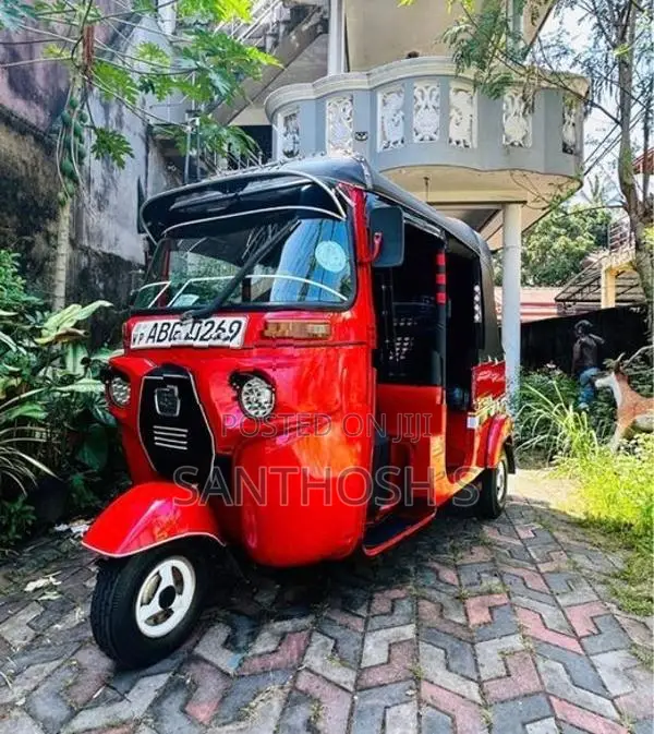 Bajaj RE 2015