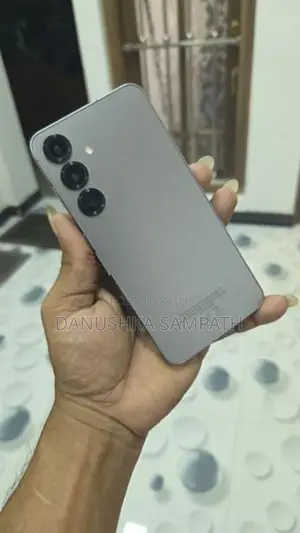 Samsung Galaxy S25 (Used)
