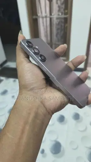 Samsung Galaxy S25 (Used)
