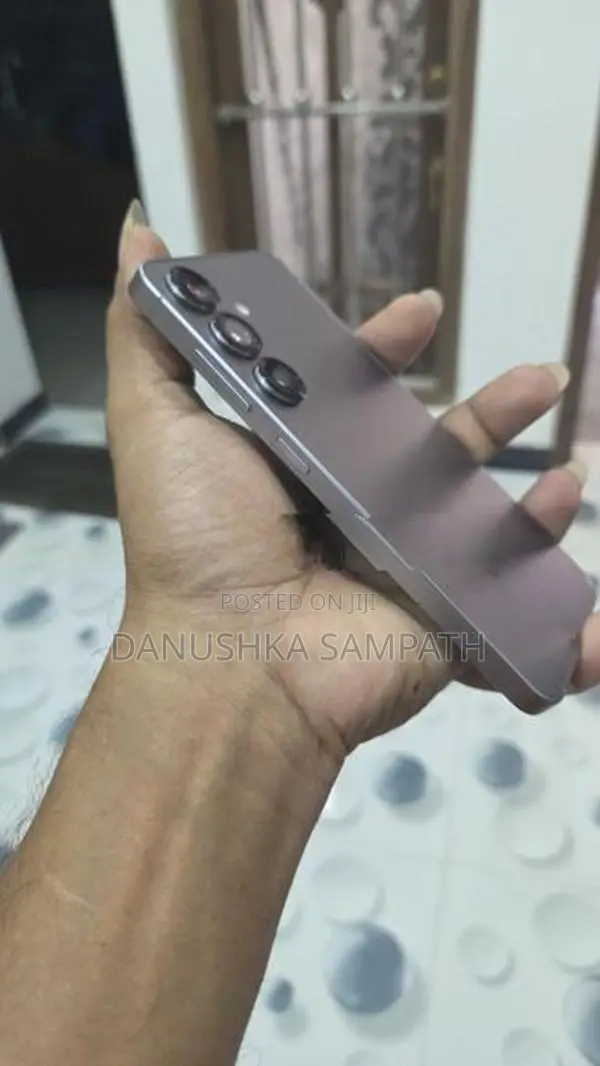 Samsung Galaxy S25 (Used)