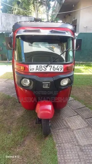 Bajaj RE 2018