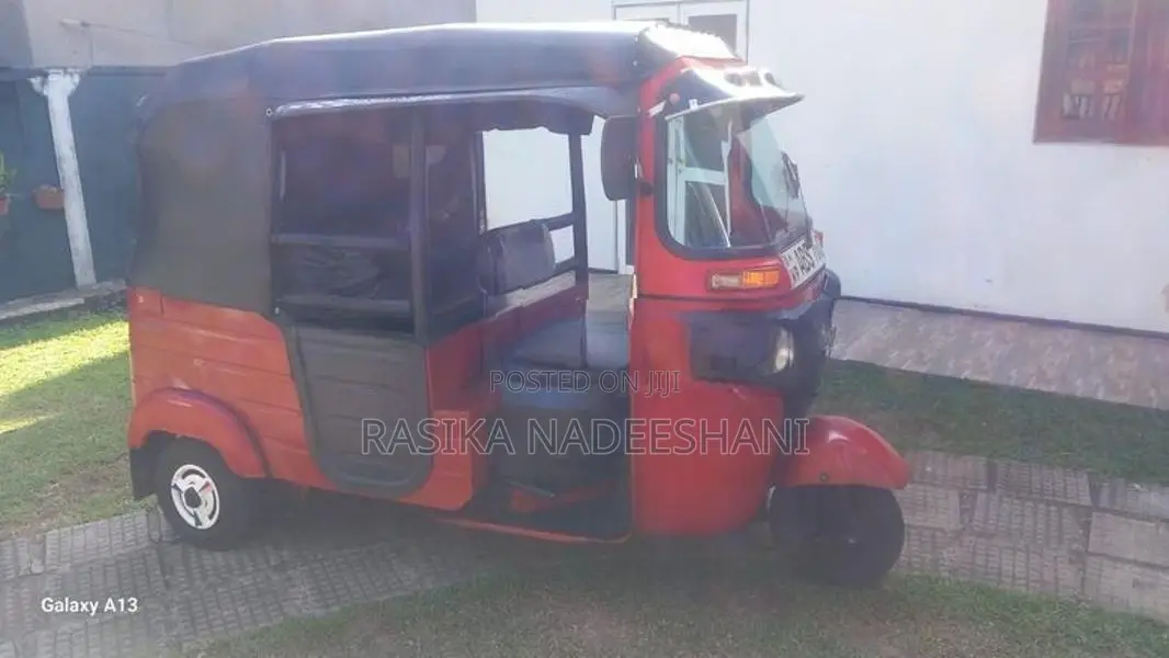 Bajaj RE 2018