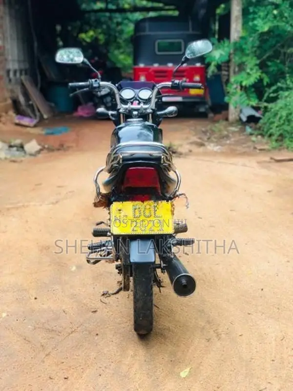 Bajaj CT100 2015