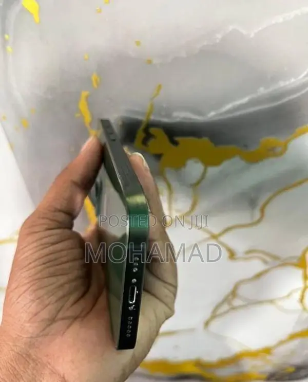 Apple iPhone 13 (Used)
