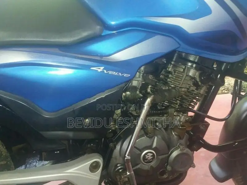 Bajaj Discover 2015