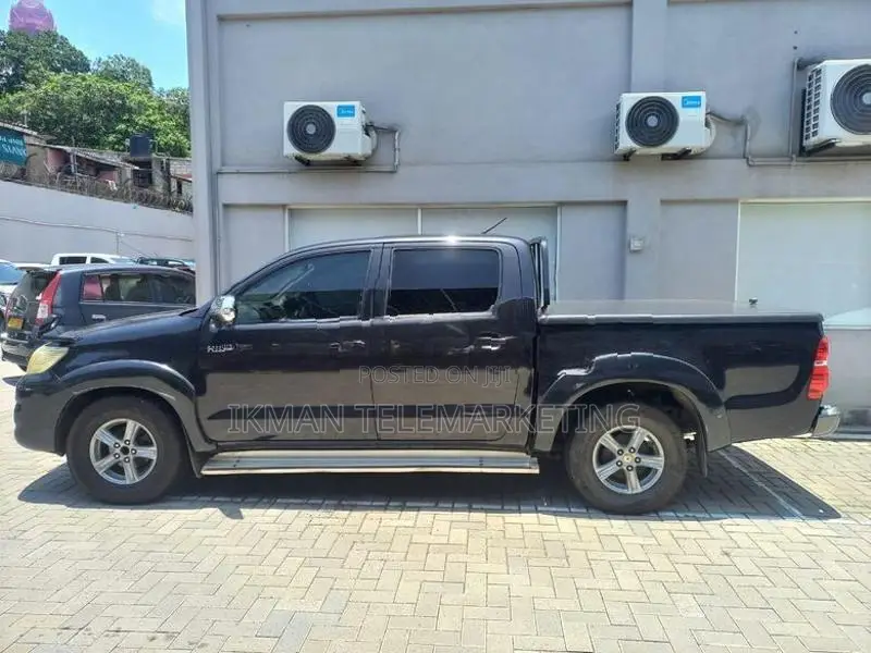 Toyota Hilux 2WD 2012