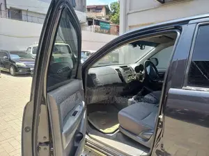 Toyota Hilux 2WD 2012